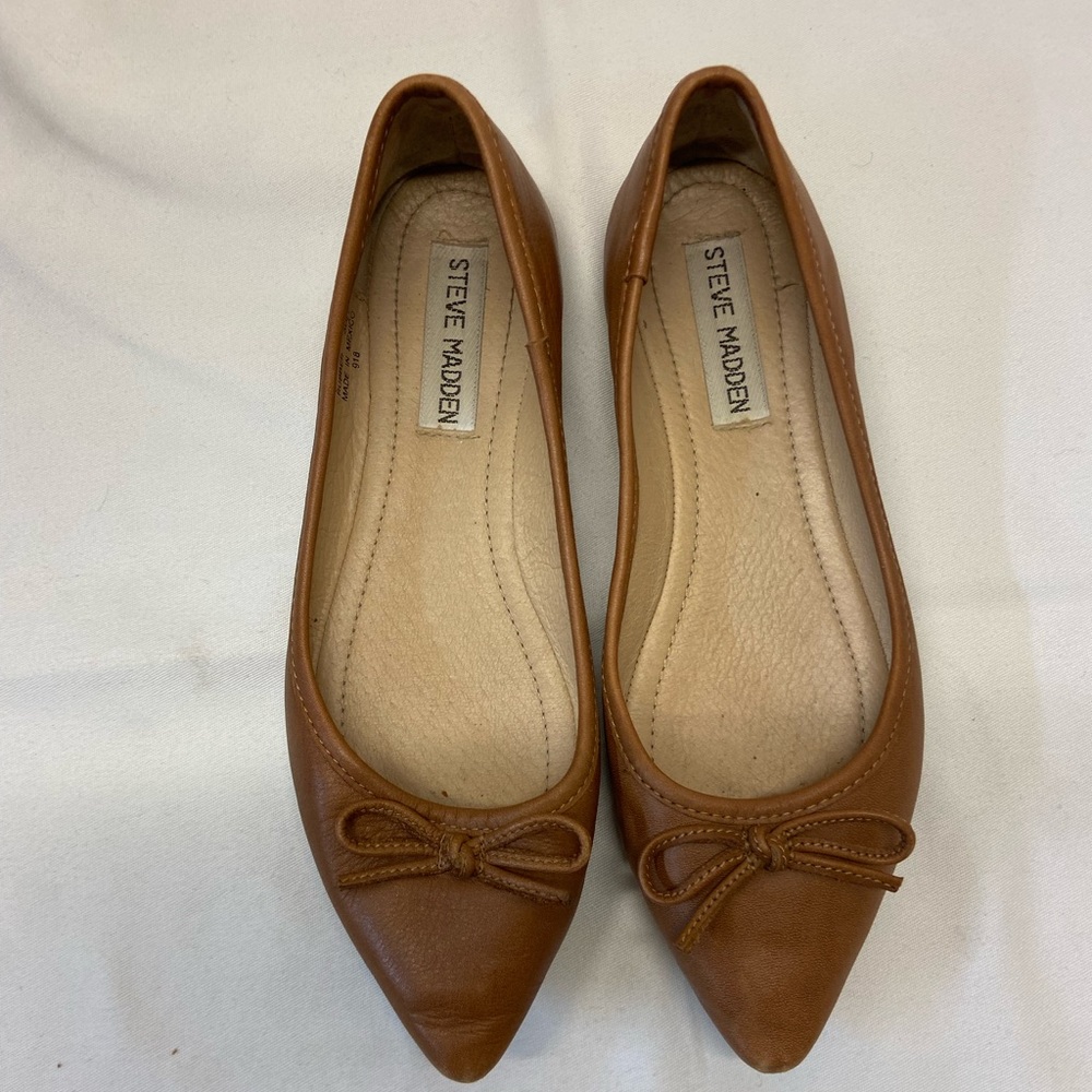 Steve Madden brown leather pointed toe flats with bow, size 5